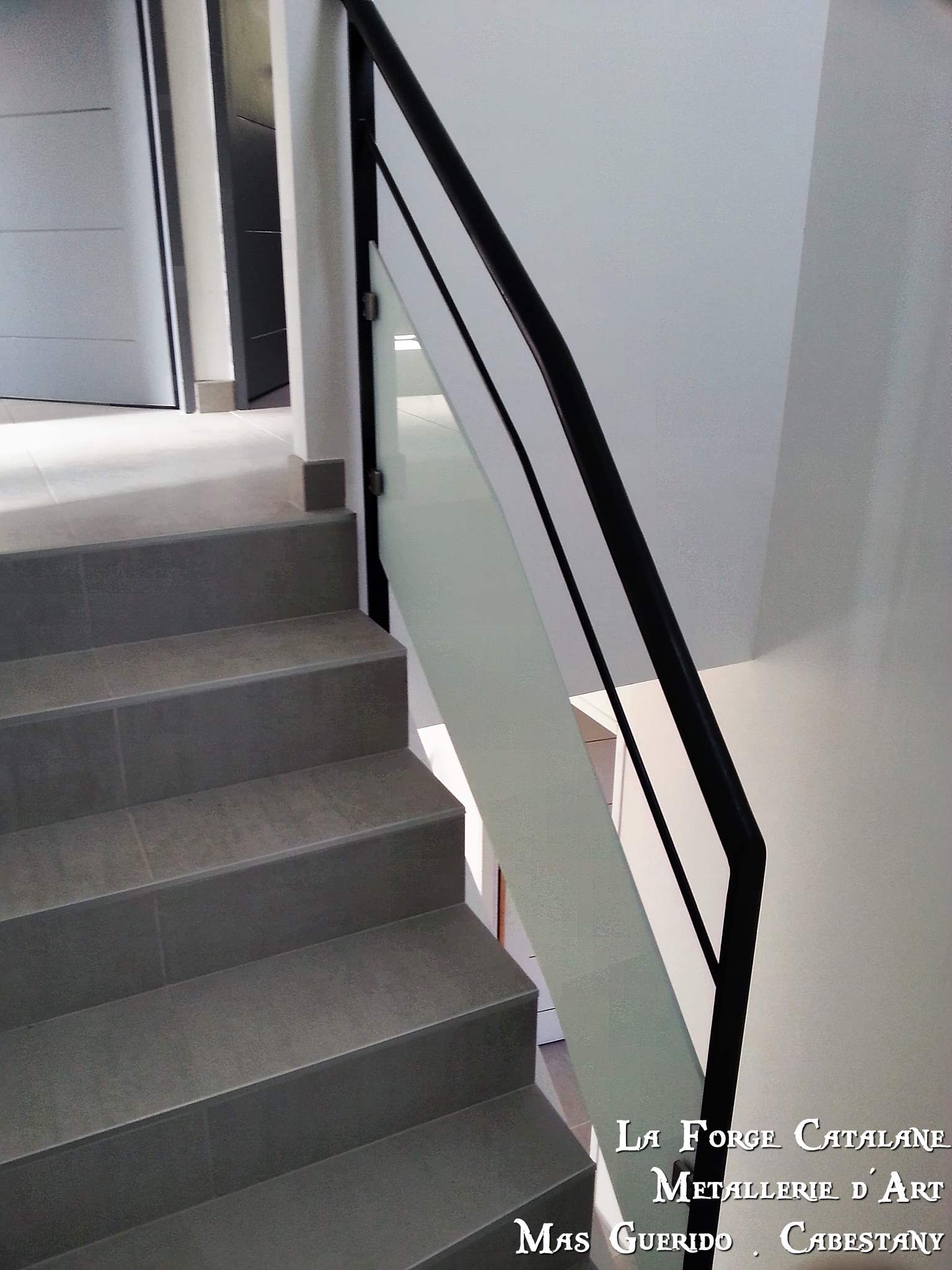 rampant debillarde vitrage tube rond forge catalane 2.jpg